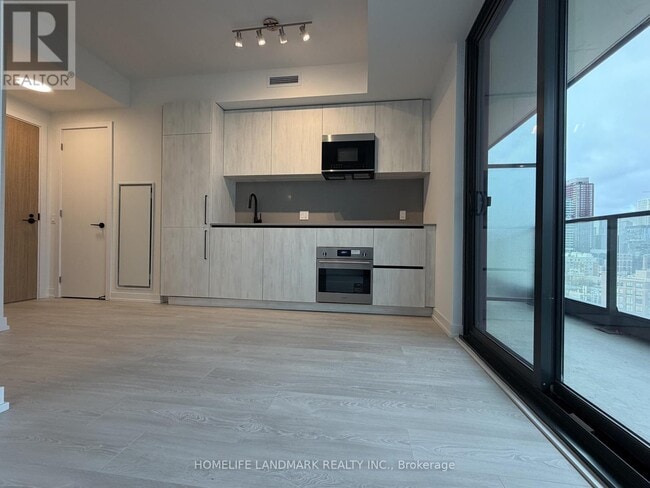 Building Photo - 35 Parliament St