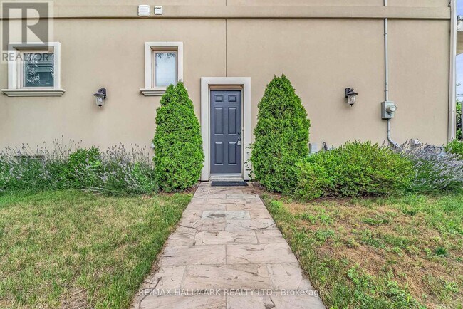 Photo du bâtiment - 450 Cosburn Ave.