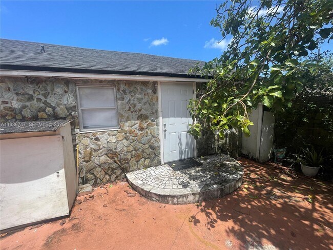 Building Photo - 5738 Garfield St