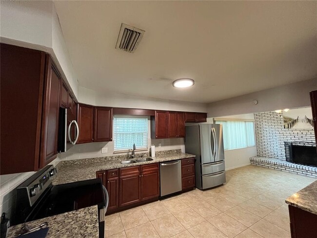 Building Photo - 422 Crosswinds Dr