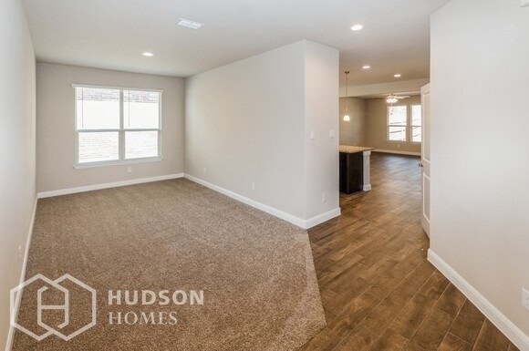 Foto del edificio - NEW CONSTRUCTION NOW AVAILABLE! - 2516 Eme...