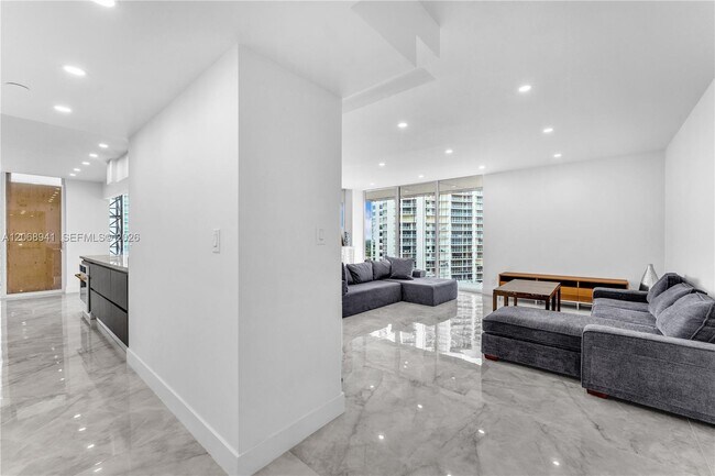 Foto del edificio - 19355 Turnberry Way