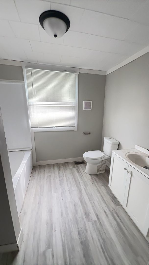 Foto del edificio - 3 Bedrooms with Fenced In Yard + Garage