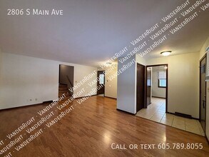 Building Photo - 2806 S Main Ave
