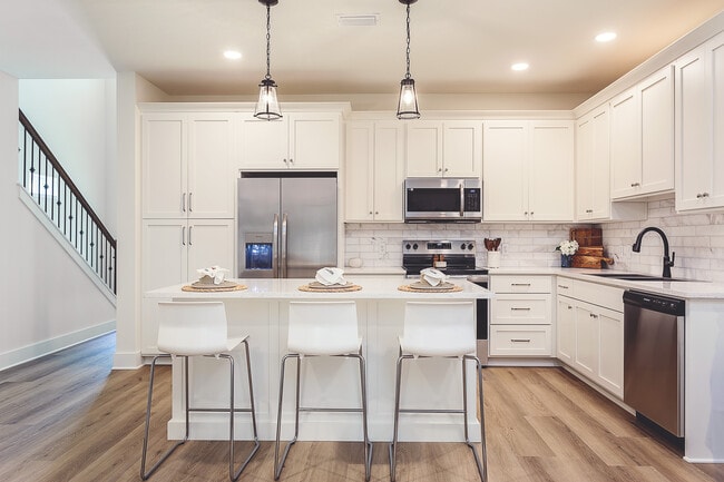 Stainless Steel Appliances-Lg Fridge - 2017 Wyatt Street - OFF CAMPUS HOUSING!!!