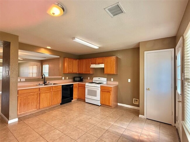 Building Photo - 21135 Birchbank Ln