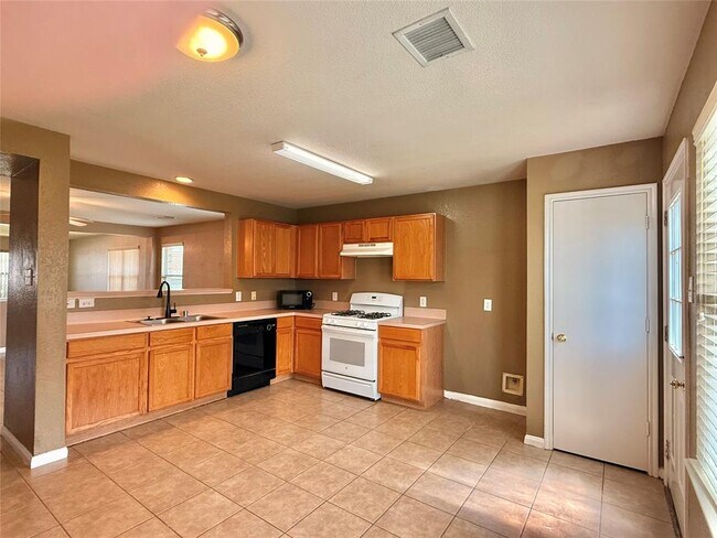 Foto del edificio - 21135 Birchbank Ln