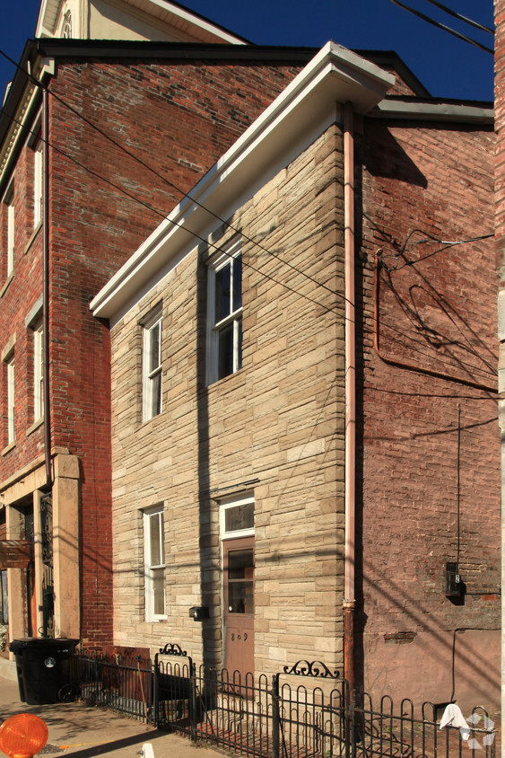 Building Photo - 809 E Market St