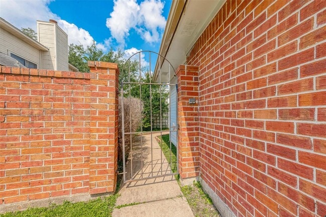 Building Photo - 9310 Corner Oaks Ln