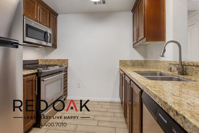 Building Photo - 11925 Kling St