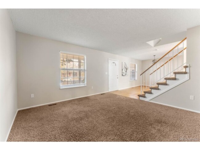 Building Photo - Welcome to your new home in Centennial, wh...