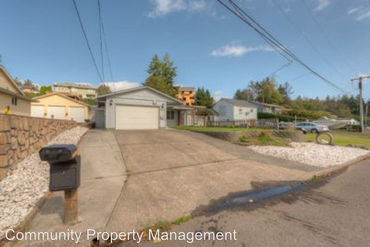 Primary Photo - 2 br, 2 bath House - 300 McClure Ave