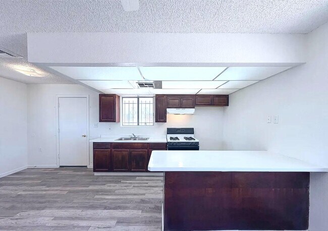 Foto del edificio - 4451 S 20th St