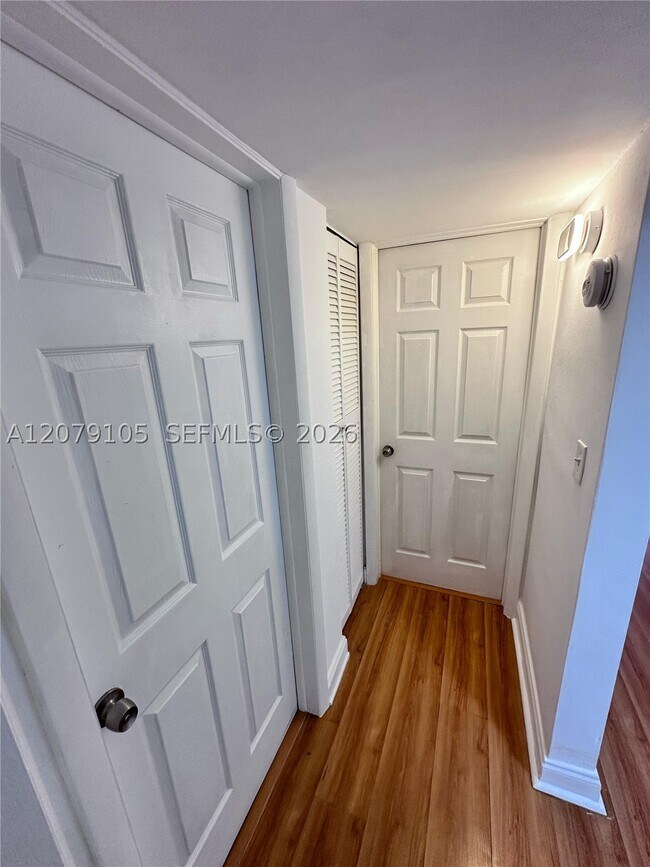 Foto del edificio - 2498 SW 17th St