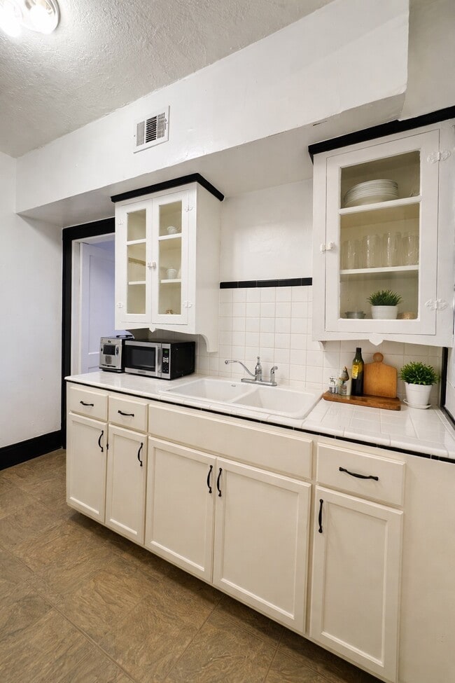 Foto del edificio - 614 Peden St