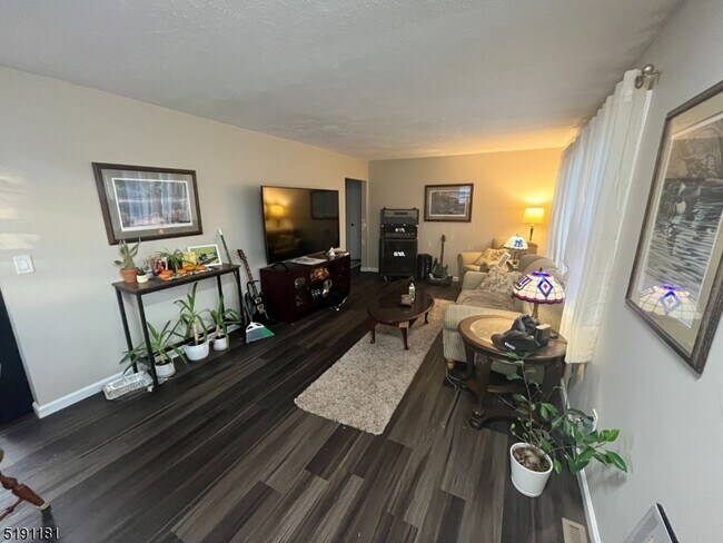 Building Photo - 54 Oakwood Dr