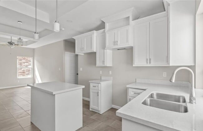 Building Photo - 2508 E Israel Ave