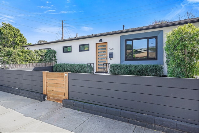 Building Photo - 654 Ozone St, Santa Monica, CA 90405