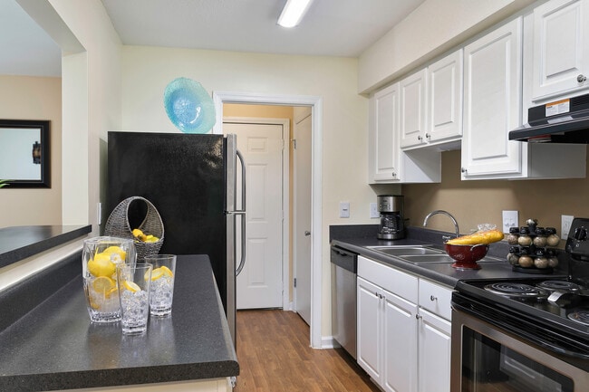 Kitchen - Duke Manor- Students save up to 10%!