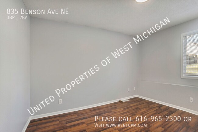 Building Photo - Available Now | Gorgeous 3 Bedroom, 2 Bath...