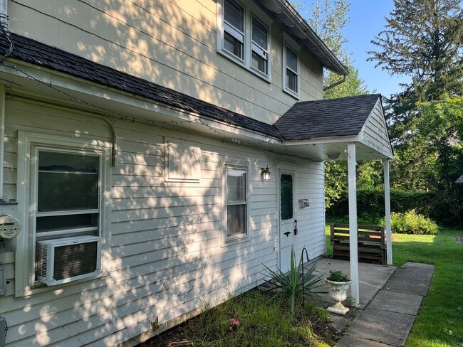 Building Photo - 112 W Highland Ave