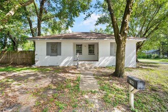 Building Photo - 708 E Brawin Ave