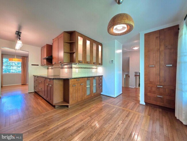 Foto del edificio - 2215 Collingwood Rd
