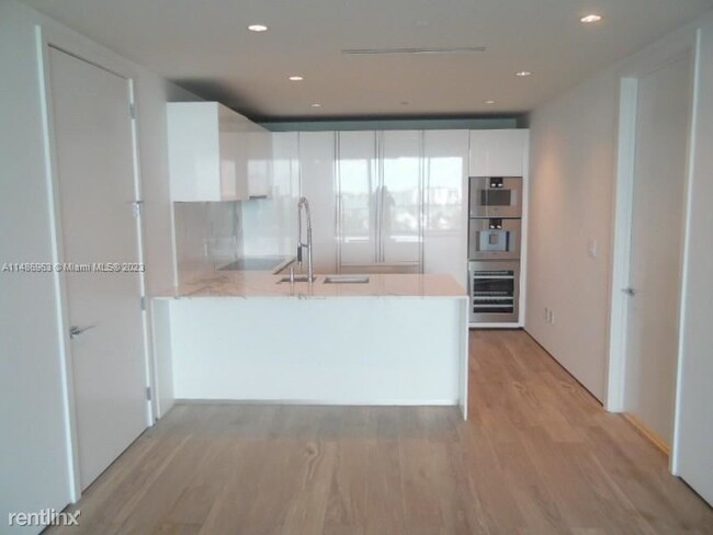 Foto del edificio - 2 br, 2.5 bath Condo - 10203 Collins Ave U...