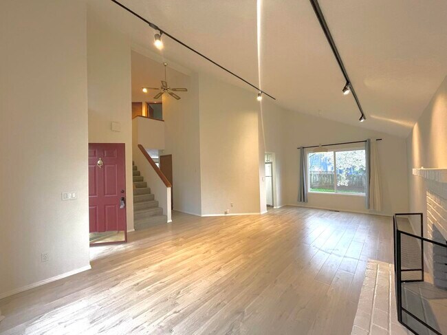 Building Photo - 885 SE 58th Ave