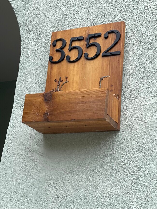 Foto del edificio - 3552 Sierra St