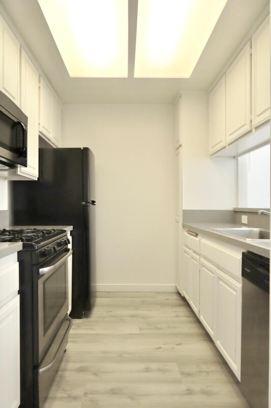 Foto del edificio - 1221 N Orange Dr