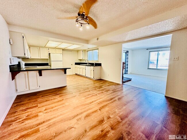 Foto del edificio - 7683 Armin Cir