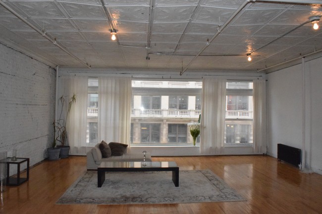 Building Photo - 595 Broadway