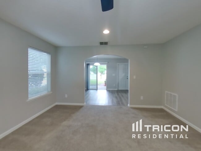 Building Photo - 627 Welcome Home Dr
