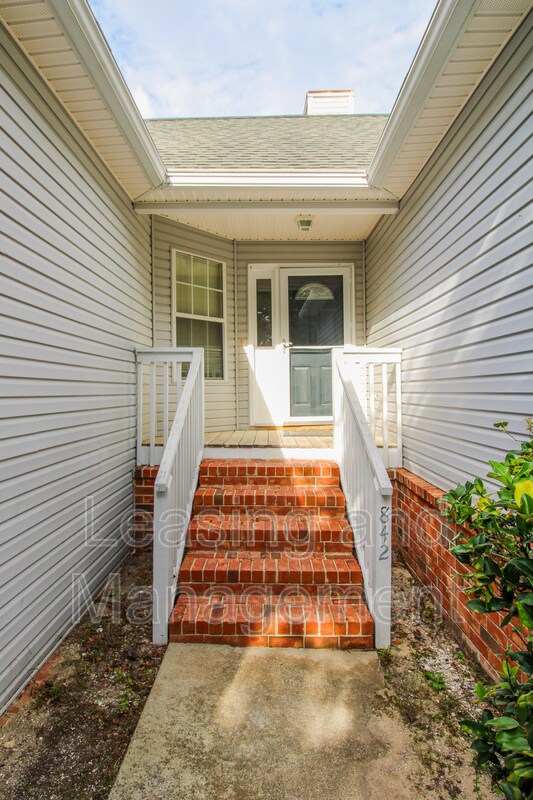 Foto del edificio - 842 Harbor Pl Dr