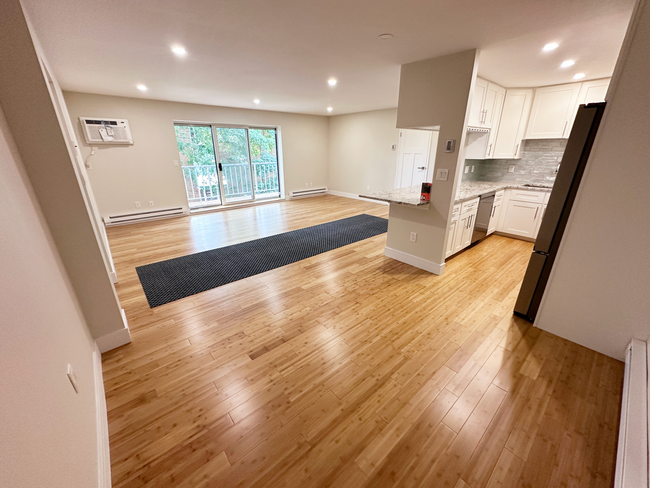 Building Photo - Stylish Corner Unit in Prime Needham Locat...