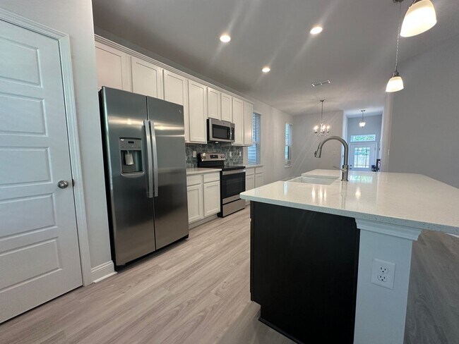 Building Photo - BRAND NEW HOME!