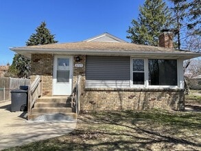 Building Photo - 2735 Marshall St NE