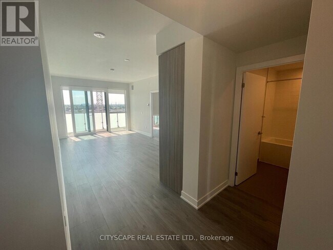 Photo du bâtiment - 4130-4130 Parkside Village Dr