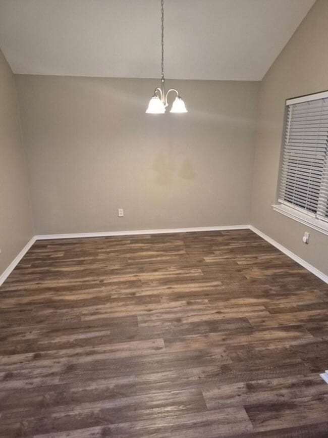 Building Photo - 809 Canyon Cove Dr