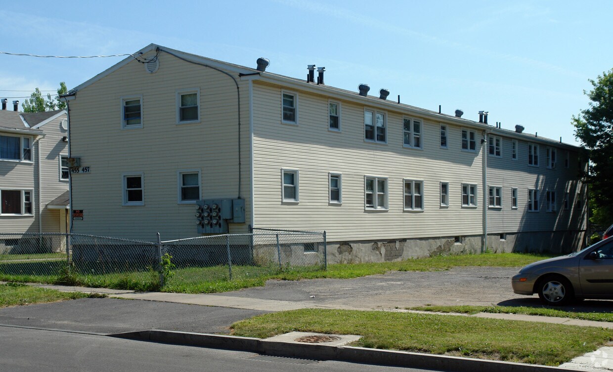 Primary Photo - 451-457 Midland Ave