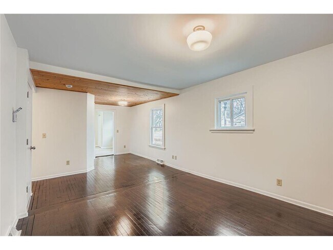 Foto del edificio - 475 Lawson Ave W