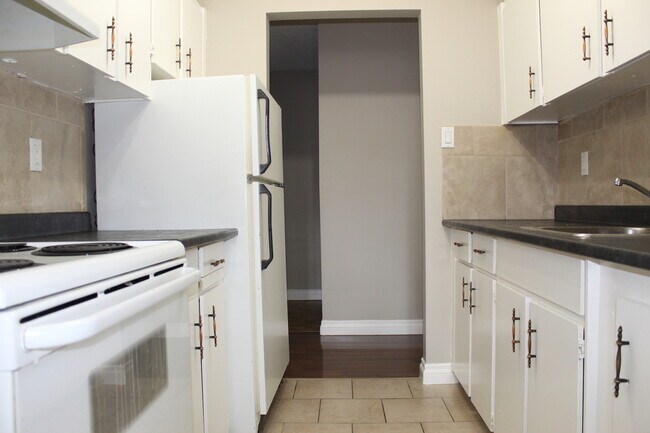 Photo du bâtiment - Redwood Meadows Apartments