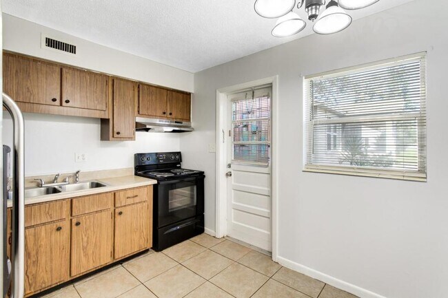 Building Photo - 318 E Dakin Ave. Unit #7  Kissimmee FL 34741