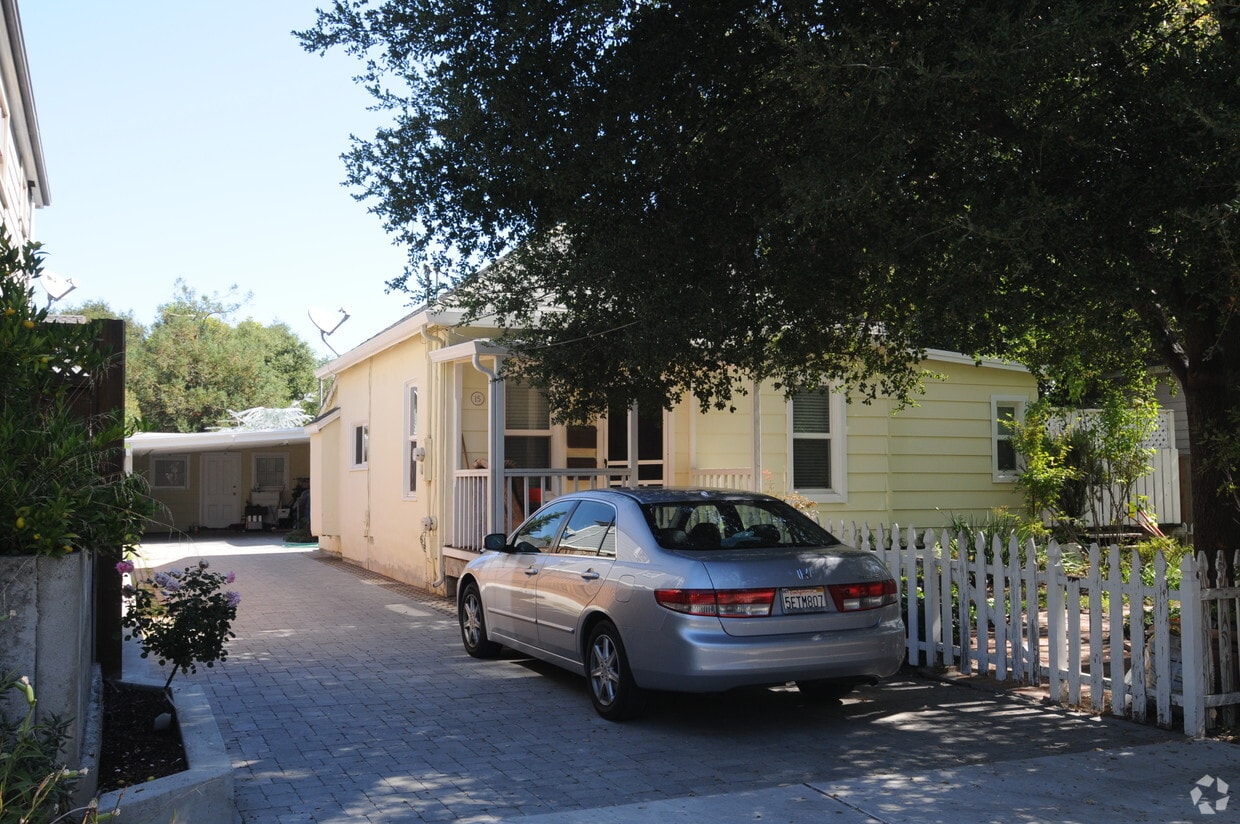 Building Photo - 15 Stacia St