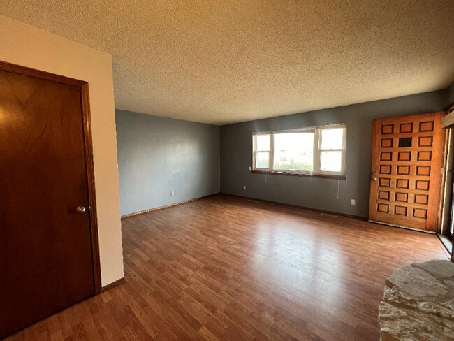 Building Photo - 1605 Timberline Dr