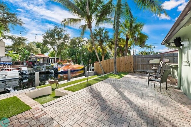 Building Photo - 914 Orange Isle