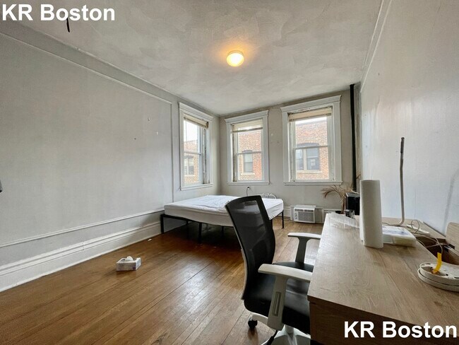Building Photo - 114 Fenway