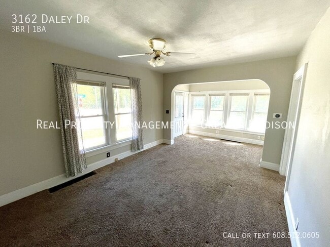 Foto del edificio - 3162 Daley Dr