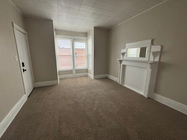 Foto del edificio - 14 McElwain Ave